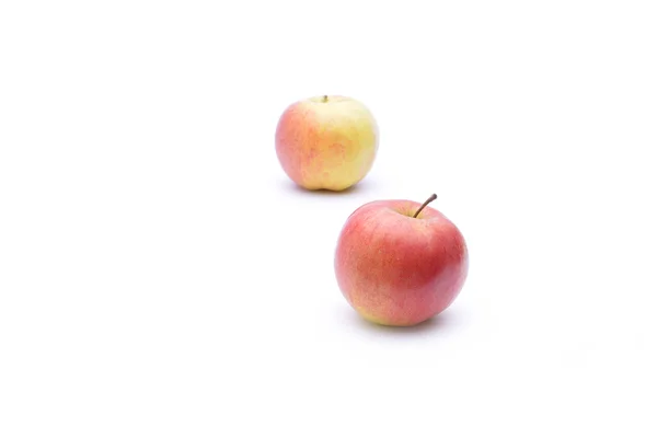 흰 바탕의 사과들 — 스톡 사진