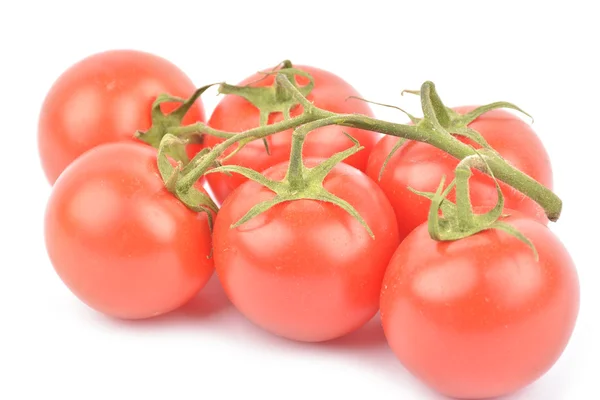 新鮮なトマトの束。白い背景に分離 — ストック写真