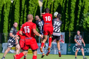 Brasov, Romanya, 30 Ağustos 2020 - Dinamo Rugby VS RUGBY U Cluj Oficial, yarı final Süper Liga Cec Bank arasındaki maçta bilinmeyen rugby oyuncusu