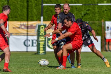 Brasov, Romanya, 30 Ağustos 2020 - Dinamo Rugby VS RUGBY U Cluj Oficial, yarı final Süper Liga Cec Bank arasındaki maçta bilinmeyen rugby oyuncusu