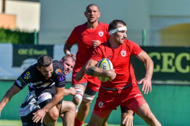 Brasov, Romanya, 30 Ağustos 2020 - Dinamo Rugby VS RUGBY U Cluj Oficial, yarı final Süper Liga Cec Bank arasındaki maçta bilinmeyen rugby oyuncusu