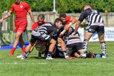 Brasov, Romanya, 30 Ağustos 2020 - Dinamo Rugby VS RUGBY U Cluj Oficial, yarı final Süper Liga Cec Bank arasındaki maçta bilinmeyen rugby oyuncusu