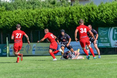 Brasov, Romanya, 30 Ağustos 2020 - Dinamo Rugby VS RUGBY U Cluj Oficial, yarı final Süper Liga Cec Bank arasındaki maçta bilinmeyen rugby oyuncusu