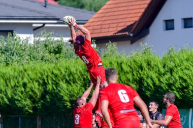 Brasov, Romanya, 30 Ağustos 2020 - Dinamo Rugby VS RUGBY U Cluj Oficial, yarı final Süper Liga Cec Bank arasındaki maçta bilinmeyen rugby oyuncusu