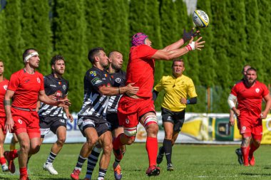 Brasov, Romanya, 30 Ağustos 2020 - Dinamo Rugby VS RUGBY U Cluj Oficial, yarı final Süper Liga Cec Bank arasındaki maçta bilinmeyen rugby oyuncusu