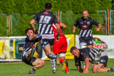Brasov, Romanya, 30 Ağustos 2020 - Dinamo Rugby VS RUGBY U Cluj Oficial, yarı final Süper Liga Cec Bank arasındaki maçta bilinmeyen rugby oyuncusu