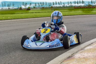 PREJMER, BRASOV, ROMANIA - 3 MAYIS: Ulusal Karting Şampiyonası Dunlop 2015 'te 3 Mayıs 2015' te Romanya 'nın Prejmer kentinde yarışan bilinmeyen pilotlar