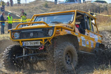 SARATA MONTEORU, BUZAU, ROMANIA 11-14 Ekim 2018: GTC TROPHY 2018 Bilinmeyen Yarışmacı Romanya Off-Road Şampiyonası 'nın en uzun günü