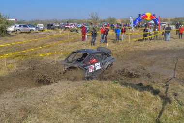 SARATA MONTEORU, BUZAU, ROMANIA 11-14 Ekim 2018: GTC TROPHY 2018 Bilinmeyen Yarışmacı Romanya Off-Road Şampiyonası 'nın en uzun günü