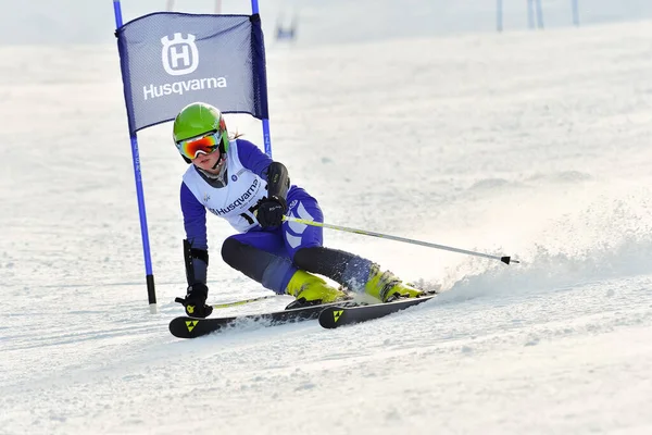 ブラソフ ルーマニア 2017年2月 ルーマニアの若い競合他社を知らないHusqvarna Cup 2017年2月4日 5日のジュニアアルペンスキー ポアイナブラソフ ルーマニア — ストック写真