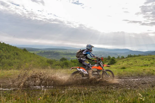 Сибиу Румыния Июля Неизвестный Конкурент Red Bull Romaniacs Hard Enduro — стоковое фото