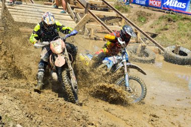 SIBIU, ROMANIA - 16 Temmuz: bir KTM motosiklet ile Red Bull ROMANIACS Hard Enduro Rallisi bilinmeyen bir rakip. Dünyanın en zor dayanıklı rallisi. 12-16 Temmuz 2016 Sibiu, Romanya.