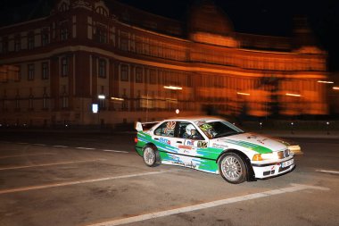 BRASOV, ROMANIA - 30 Mart 01 Nisan 2017: Bilinmeyen pilotlar Tess Rallisi Brasov 2017 'de 30 Mart 2017' de Romanya 'nın Brasov kentinde yarışıyor