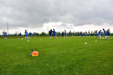 GHIMBAV, BRASOV, ROMANIA - 3 Ağustos 2016: Çocuklar için futbol kampı, FOREX GHIMBAV, Romanya 03 Ağustos 2016