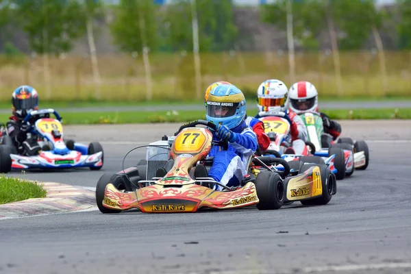 PREJMER, BRASOV, ROMANIA - 3 MAYIS: Ulusal Karting Şampiyonası Dunlop 2015 'te 3 Mayıs 2015' te Romanya 'nın Prejmer kentinde yarışan bilinmeyen pilotlar