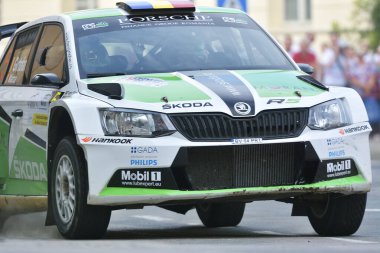 TULCEA, ROMANIA - 11 Haziran 2016: Tuna Deltası Rallisi 'ndeki yarışmacılar 9 Haziran - 11 Haziran 2016 tarihlerinde Romanya' nın Tulcea kentinde düzenlenen Ulusal Ralli Şampiyonası ve FIA Avrupa Ralli Kupası 'nda sahne aldılar.