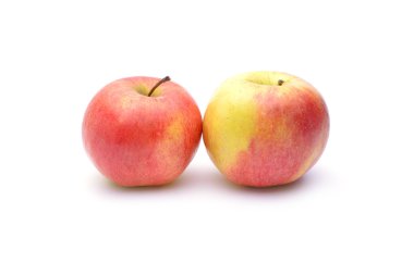 Kırmızı elma beyaz arkaplanda izole edildi
