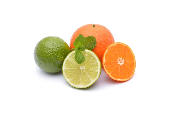 Lime és a mandarin, a fehér háttér — Stock Fotó