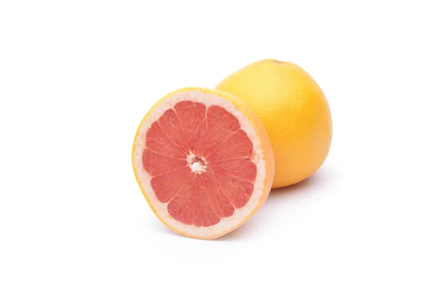 Zralých grapefruitů na bílém pozadí — Stock fotografie