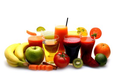 Taze meyve ve sebze suları beyaz arka plan üzerinde