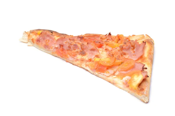 Pizza met kaas, olijven, tomaten — Stockfoto