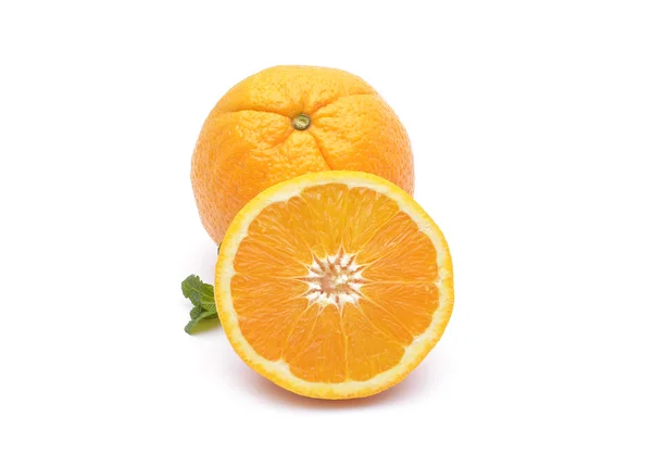 Orange frukt på vit — Stockfoto