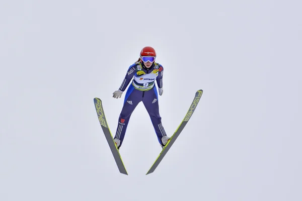 Okänd backhoppare tävlar i Fis Ski Jumping World Cup Damer den 7 februari 2015 i Rasnov — Stockfoto