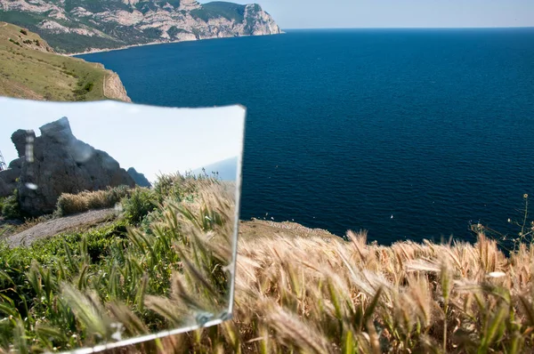 Riflessione Nello Specchio Della Costa Meridionale Della Crimea — Foto Stock