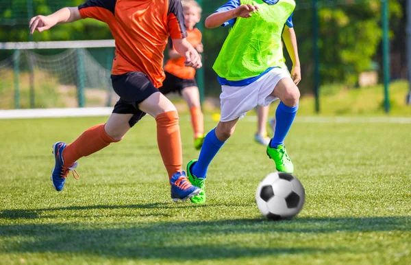 Kids playing youth football soccer match — Stock Photo, Image