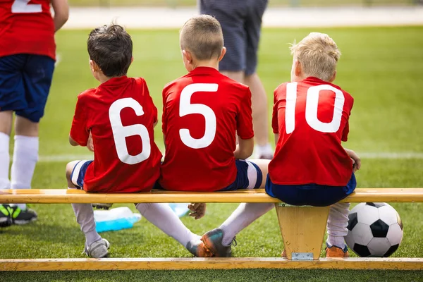 Kids Soccer Team Wooden Bench Substitute Football Players Waiting Sideline — Stock Photo, Image