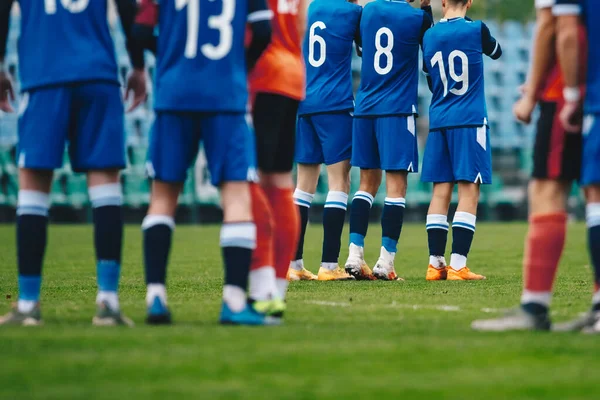 Jugadores Fútbol Pie Una Pared Durante Tiro Libre Liga Fútbol —  Fotos de Stock