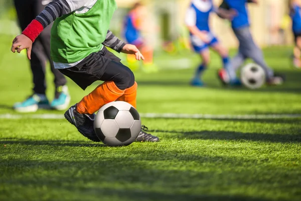 Treinamento de futebol para crianças — Fotografia de Stock