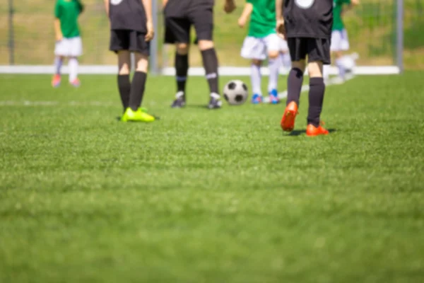 Mecz piłki nożnej dla dzieci. szkolenia i piłka nożna Piłka nożna w Boguminie — Zdjęcie stockowe