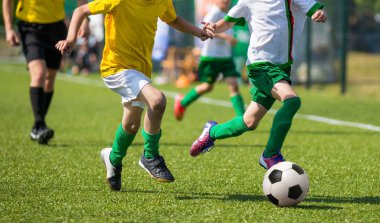 futbol futbol maçı oynayan çocuklar