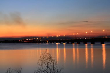 Tayland 'ın Lam Pao Dam Kalasin eyaletinin gece manzarası