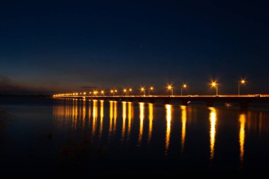 Tayland 'ın Lam Pao Dam Kalasin eyaletinin gece manzarası