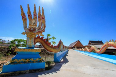 Wat Pa Wang Nam Yen Tayland 'ın Maha Sarakham eyaletindeki Lord Buddha' nın yadigarlarını içeren büyük ve güzel bir çedi var..