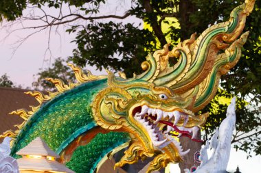 Phaya Naga heykeli Wat Phutthawat 'ta ya da Wat Phu Sing' de Sahatsakhan Bölgesi Kalasin Bölgesi Tayland.