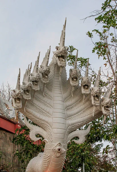 Wat Phutthabat或Wat Phu Sing位于Sahatsakhan区 加拉辛省这两个崇敬圣物的佛教徒都很喜欢它 还有游客 — 图库照片