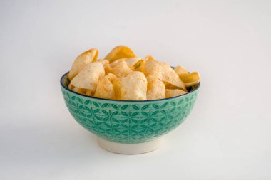 Paprika aromalı patates cipsi. Atıştırma zamanı.