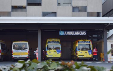 Valladolid, İspanya 02-12-21 Kadınlar duyuyor. Casa del Estudiante, Calle Real de Burgos Duvar Yazan Javier Romn