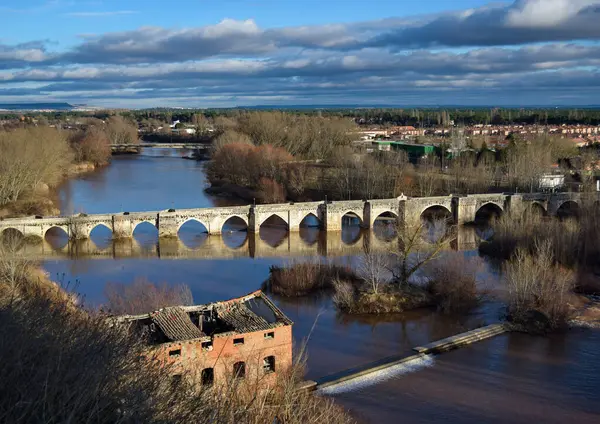 SIMANCAS, Vthe DOLID, SPAIN; 01-03-2021 simancas Roma köprüsü
