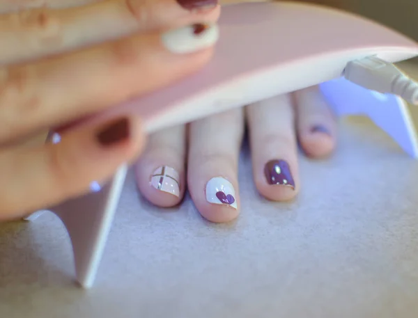 Tırnak cilası kurutma makinesi.