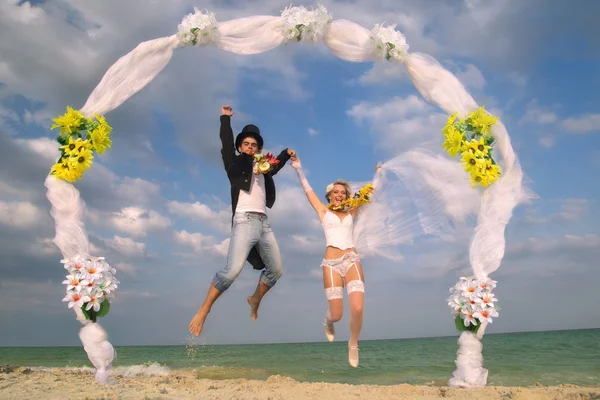 Newly-married couple on beach — Stock Photo, Image