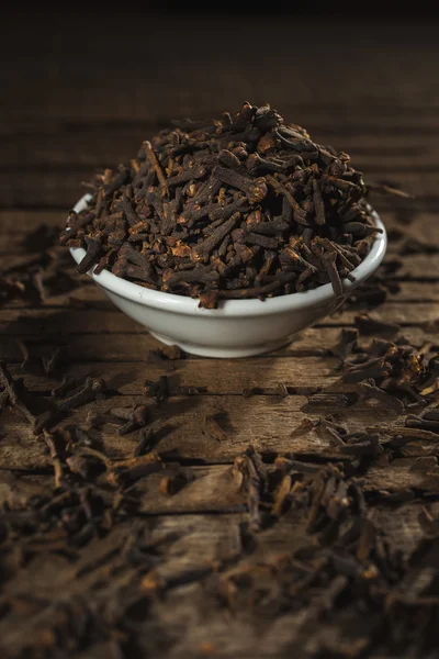 White teabowl with cloves — Stock Photo, Image