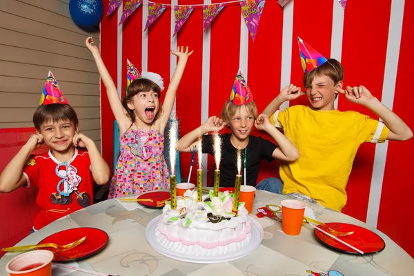 Children have birthday party — Stock Photo, Image