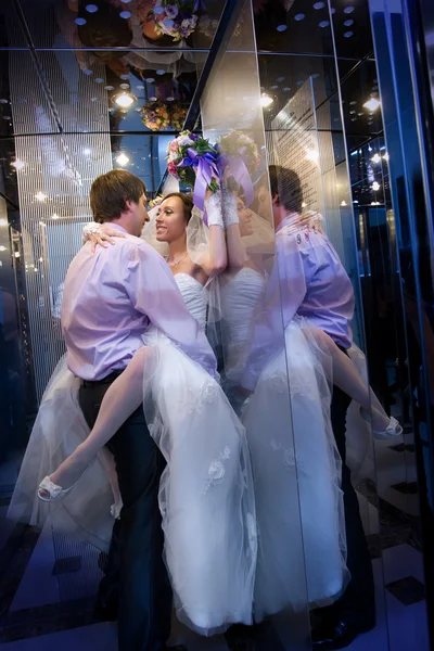 Sexy passie tussen bruid en bruidegom — Stockfoto