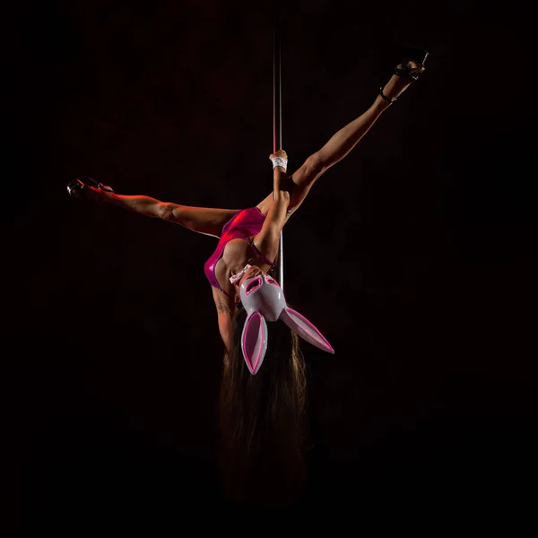 Bella Donna Che Esegue Pole Dance Costume Coniglio Shoton Sfondo — Foto Stock