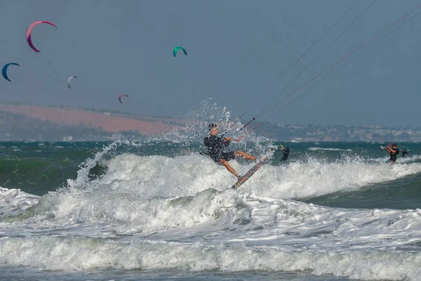 남중국해의 위에서 키잡이를 있었습니다 Kitesurfing Kiteboarding Action Photos Kitesurfer Action — 스톡 사진