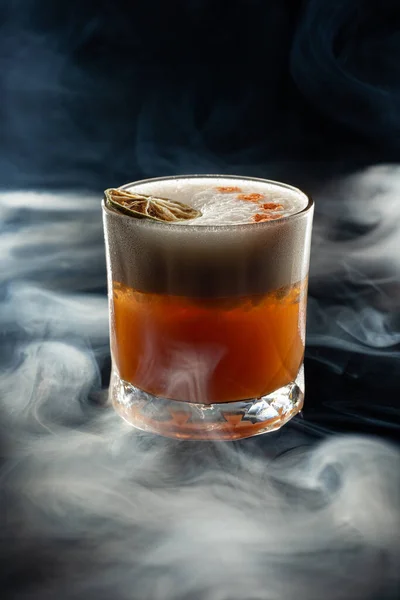 Виски Толстый Кислый Дыму Черном Фоне — стоковое фото